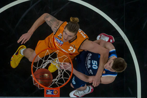 伊万自入主 伊万自入主